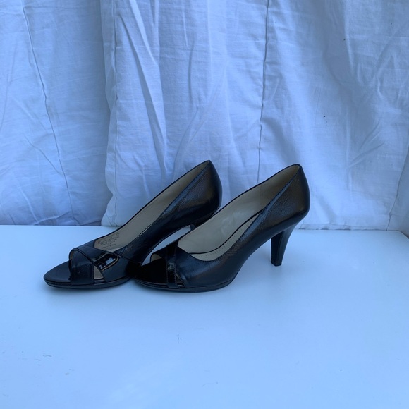 Naturalizer high heel pump. - Picture 2 of 6